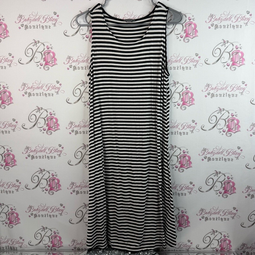 Denver Hayes dress flowy stripes color block Black and White Striped Dress